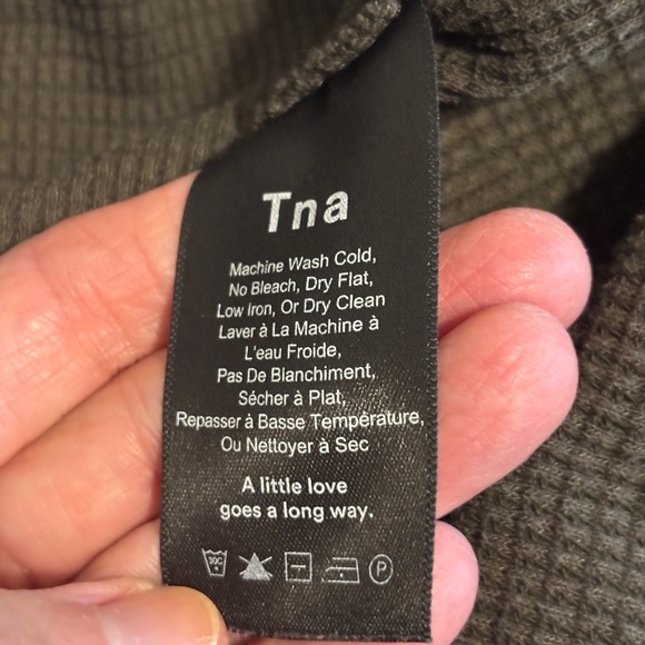 TNA Waffle Knit Hooded Top in a Gorgeous Dark Army Green - New without Tags - Picture 8 of 8